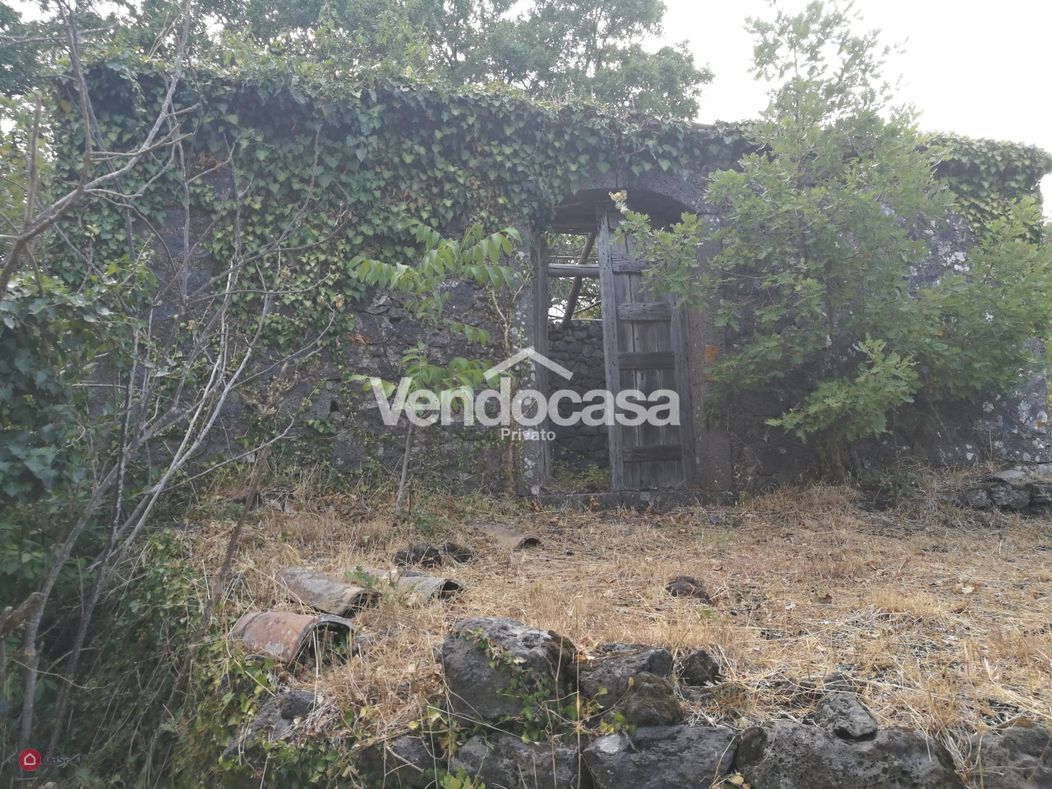Terreno con fabbricato rurale